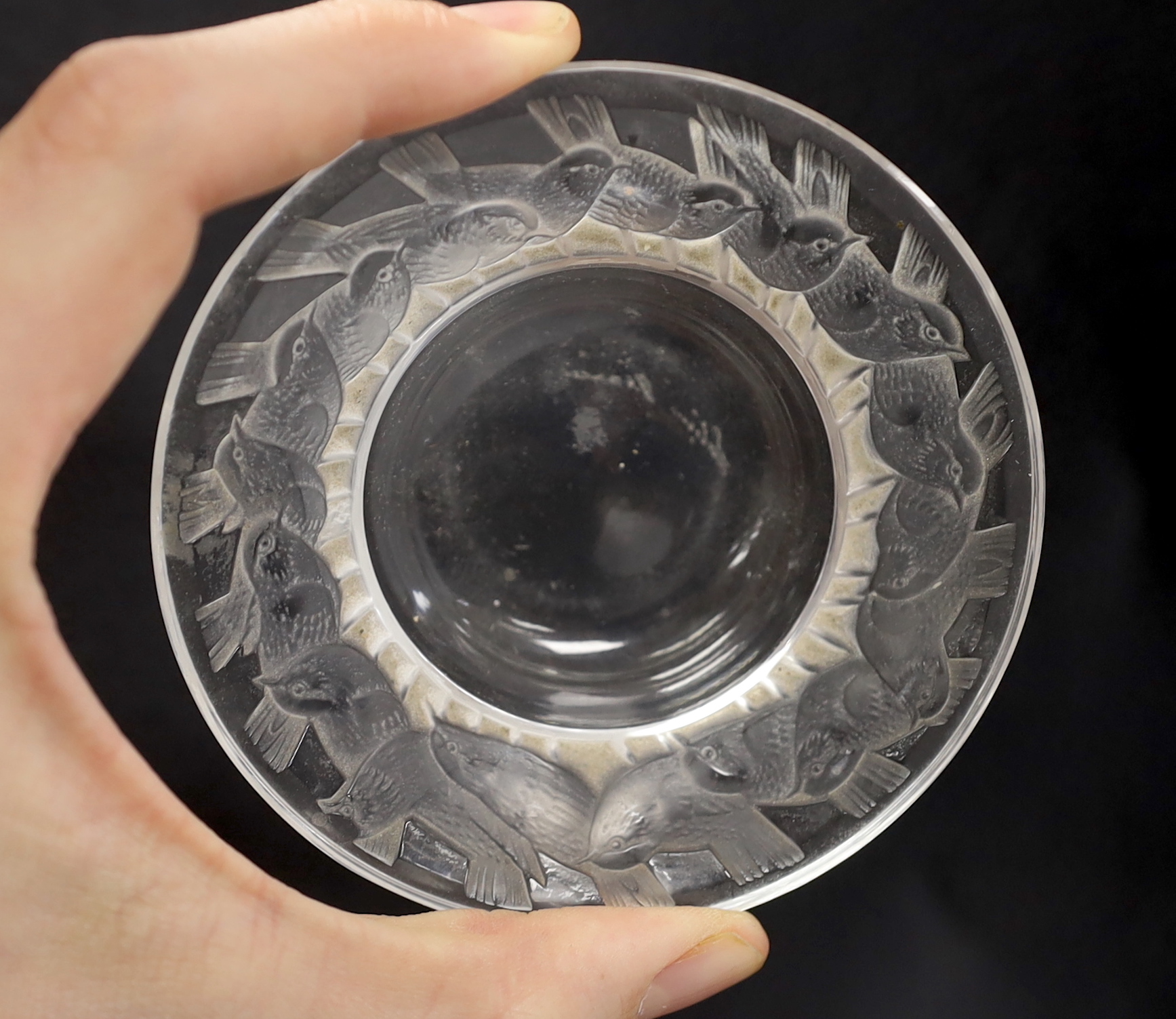 A Lalique small bowl with moulded wrens to rim, 9.5cm diameter